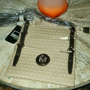Beautiful Mia K Crossbody Purse